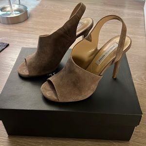 Saks Fifth Avenue Taupe Heels - Size 6
